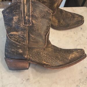 Roper Distressed brown ankle height Cowboy Boots